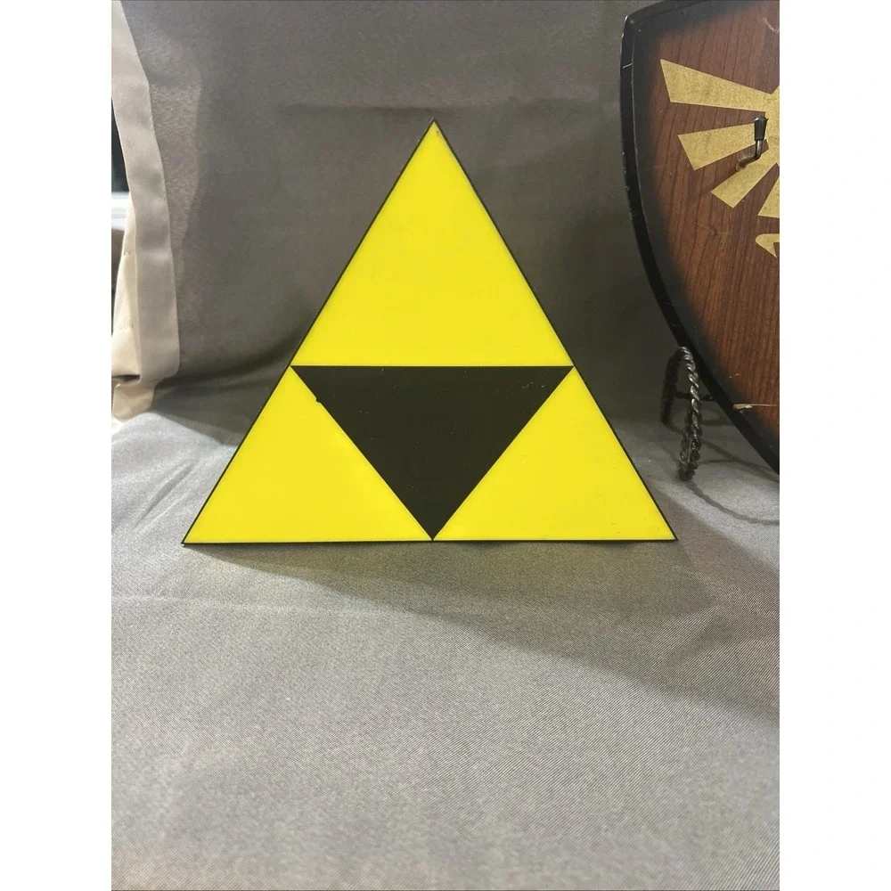 ZELDA SHEILD WALL WITH HOOKS 11